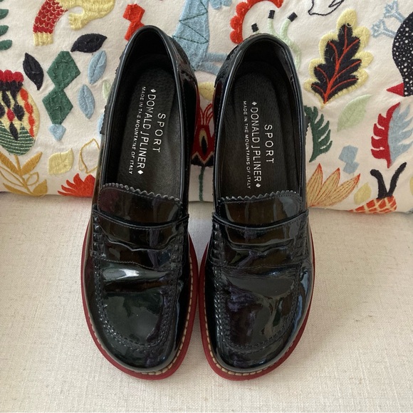 Donald J. Pliner Shoes - Donald J. Pliner Black Leather Loafers Slip-Ons size 7.5